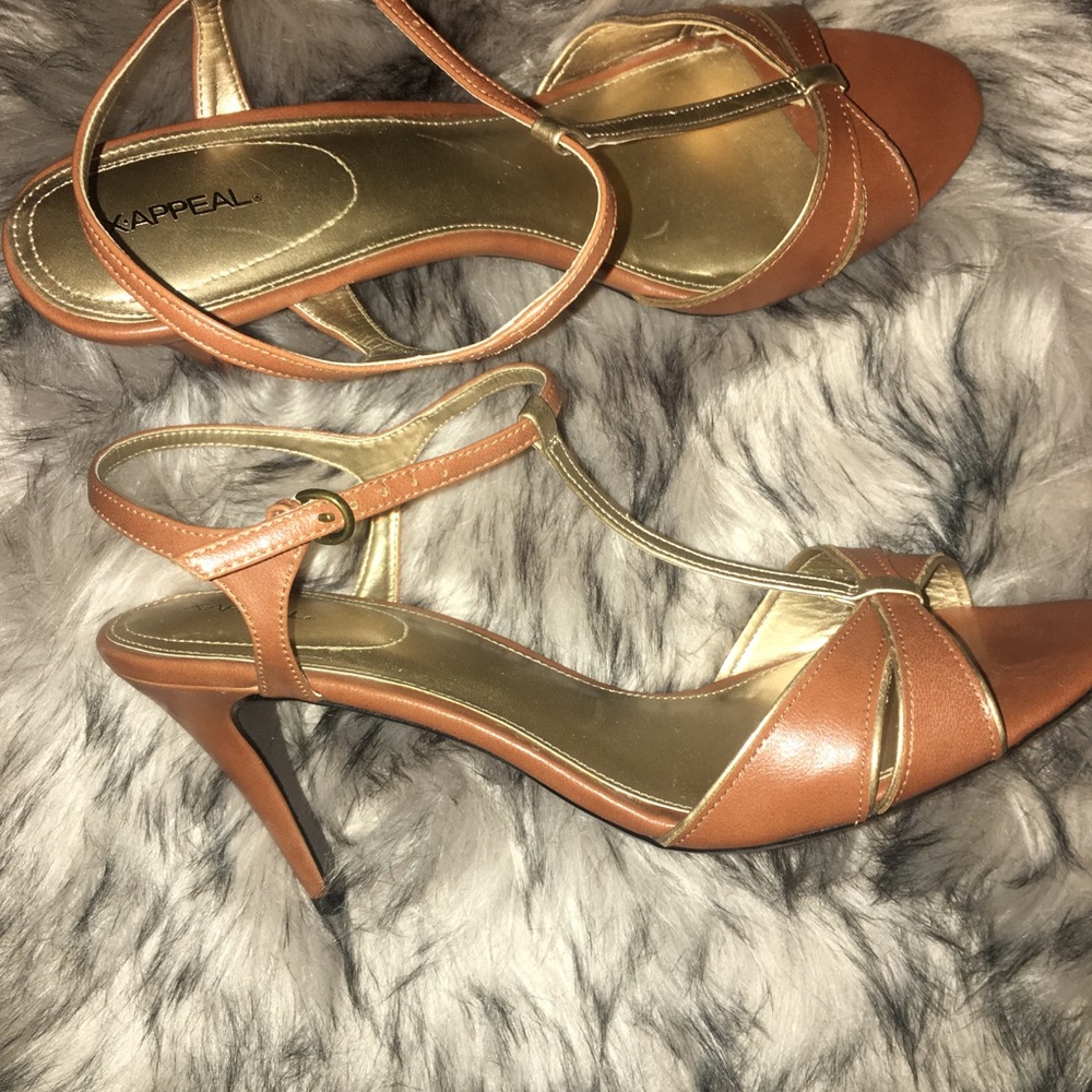 NWOT* Very nice, new leather t-strap heels